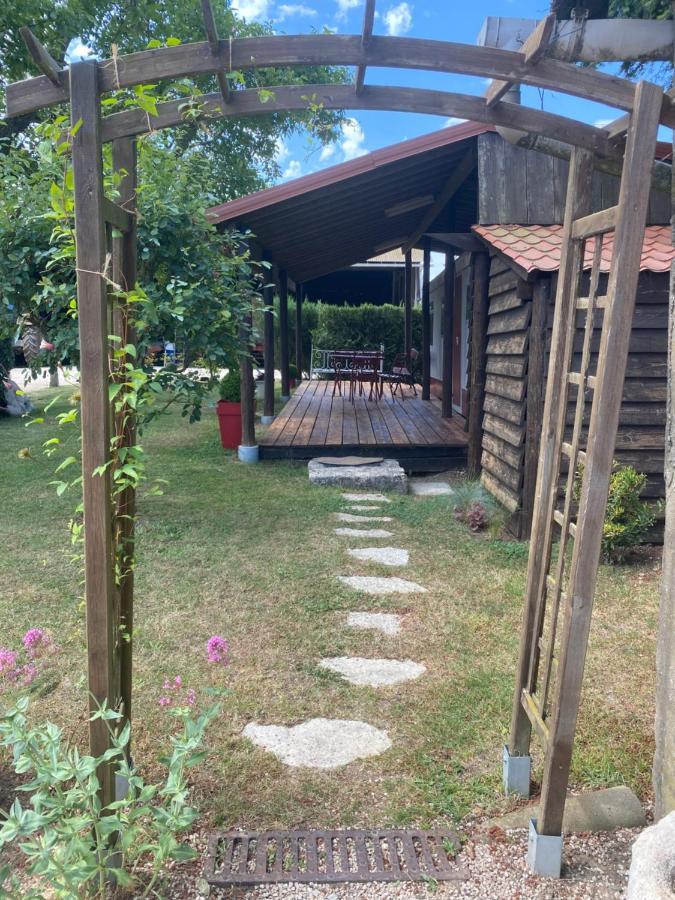 Mobilhome Sous Chalet En Bois A La Ferme Josnes Екстер'єр фото